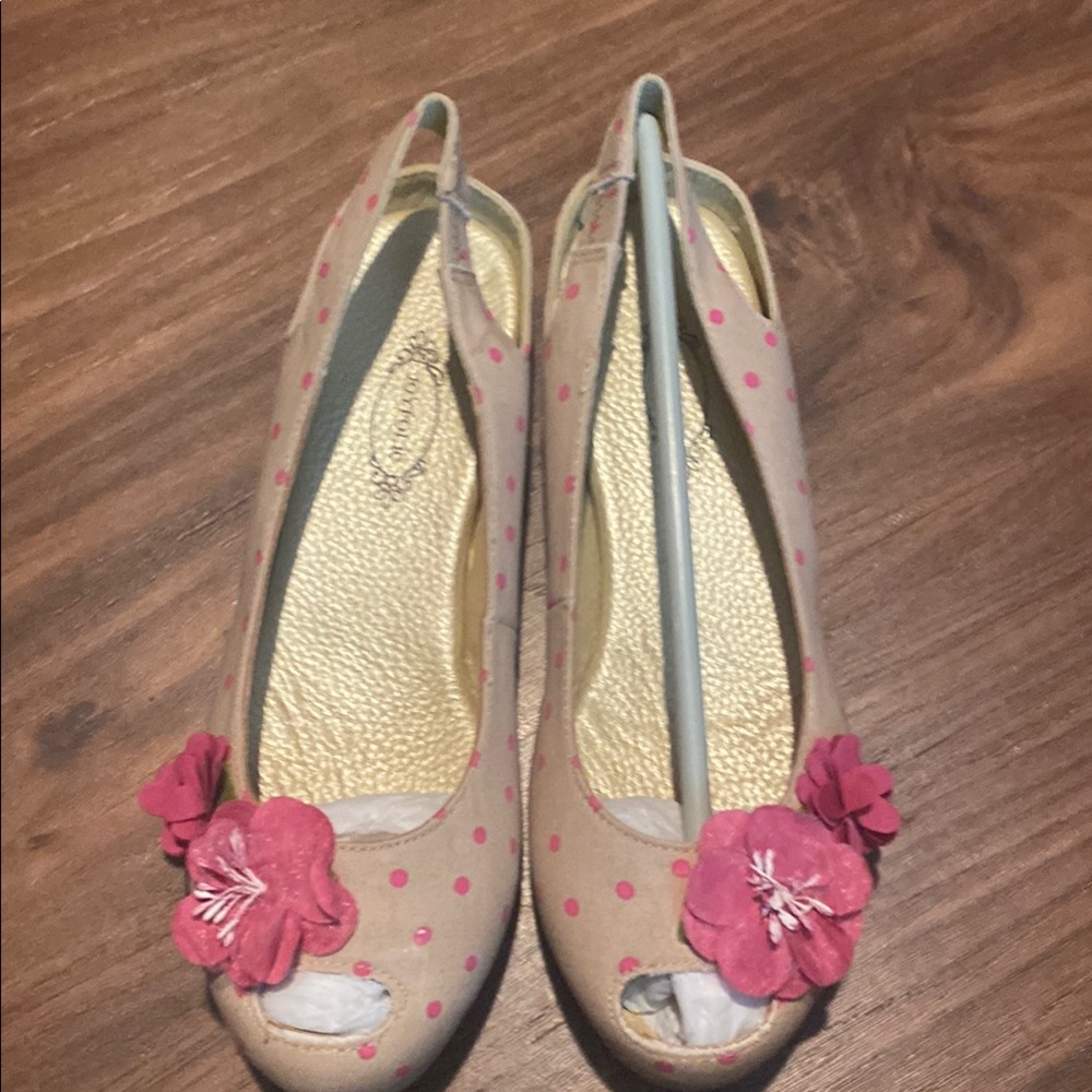 Mia flat for girls by joyfoile